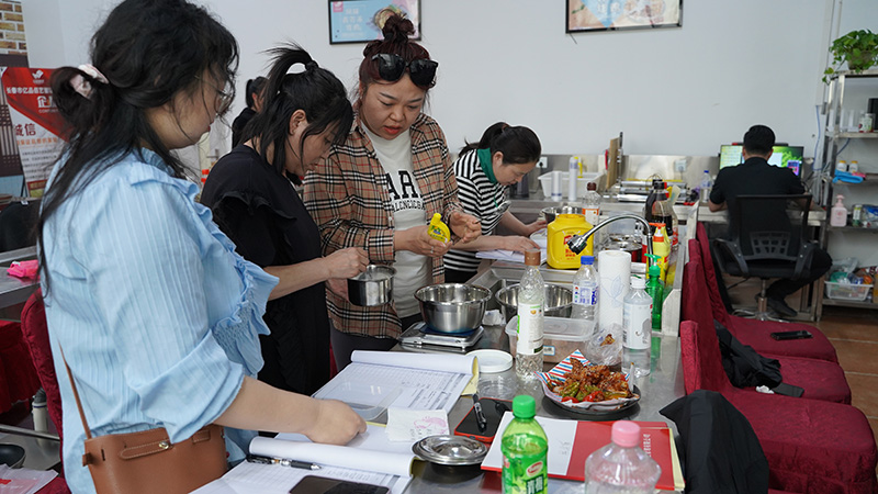 炸鸡培训班学员5月份