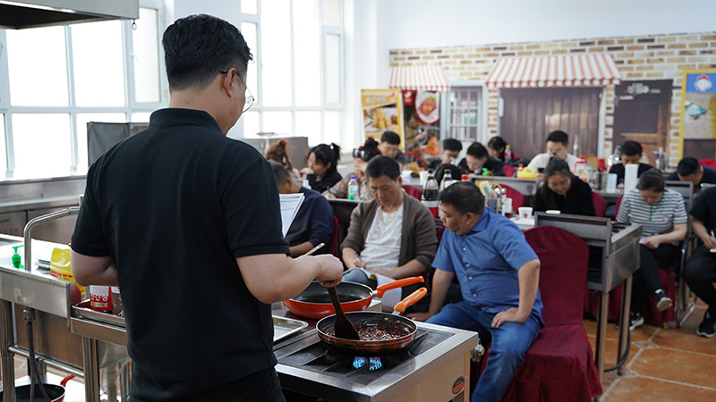 韩餐烤肉培训视频教程，掌握正宗韩国烤肉技巧，让你成为家庭聚餐的焦点